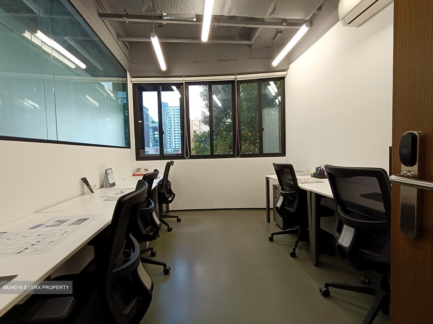 Clemenceau Avenue (D9), Office #553098931